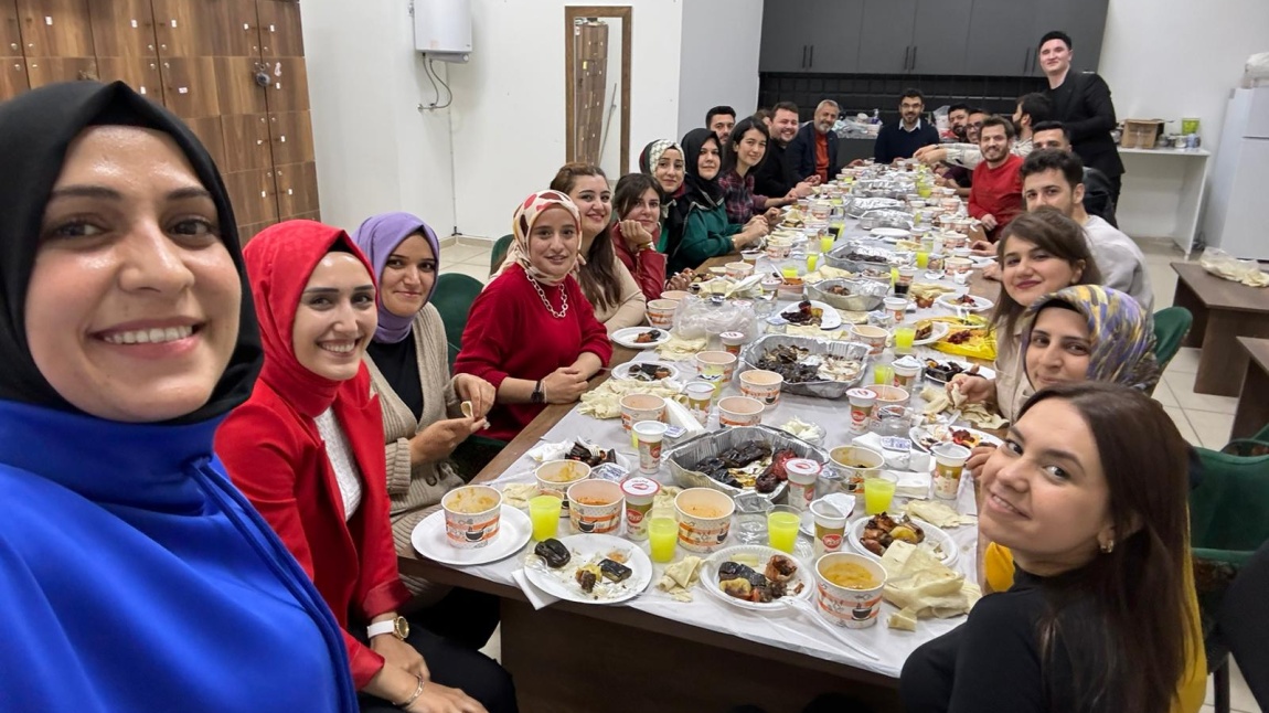 Ramazan ayı dolayısıyla okulumuzda İftar Yemeği düzenledik