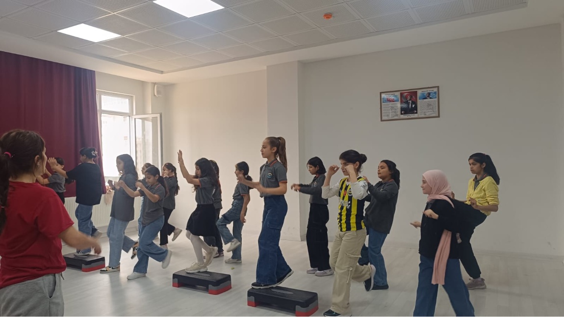 OKULUMUZ DA 23 NİSAN ULUSAL EGEMENLİK VE ÇOCUK BAYRAMI İÇİN HAZIRLIKLAR HEYECANLA DEVAM EDİYOR.
