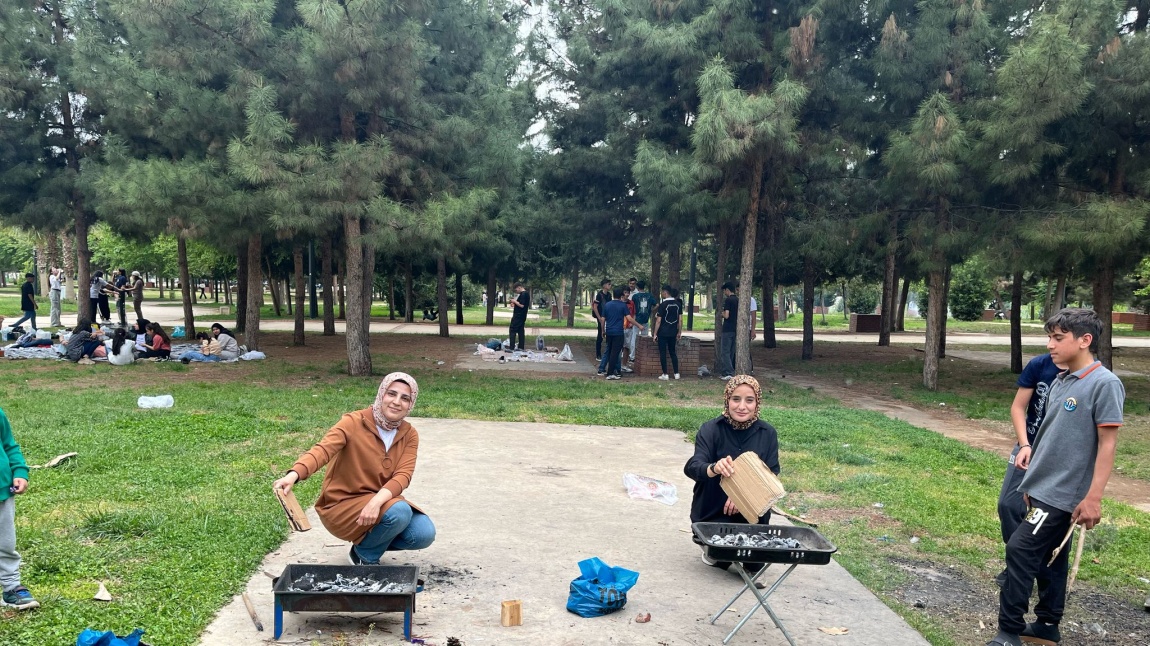 BİGEP KAPSAMINDA SINIF REHBER ÖĞRETMENLERİMİZ BAHARIN GELİŞİYLE ÖĞRENCİLERİNE PİKNİK DÜZENLEDİLER.